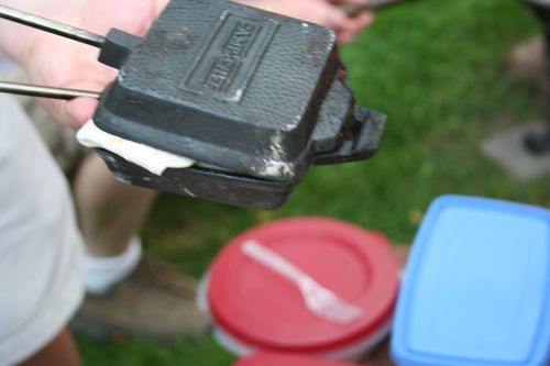 Putting the pudy pie iron together